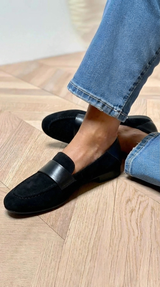 Elra | Mesh Panel Flats