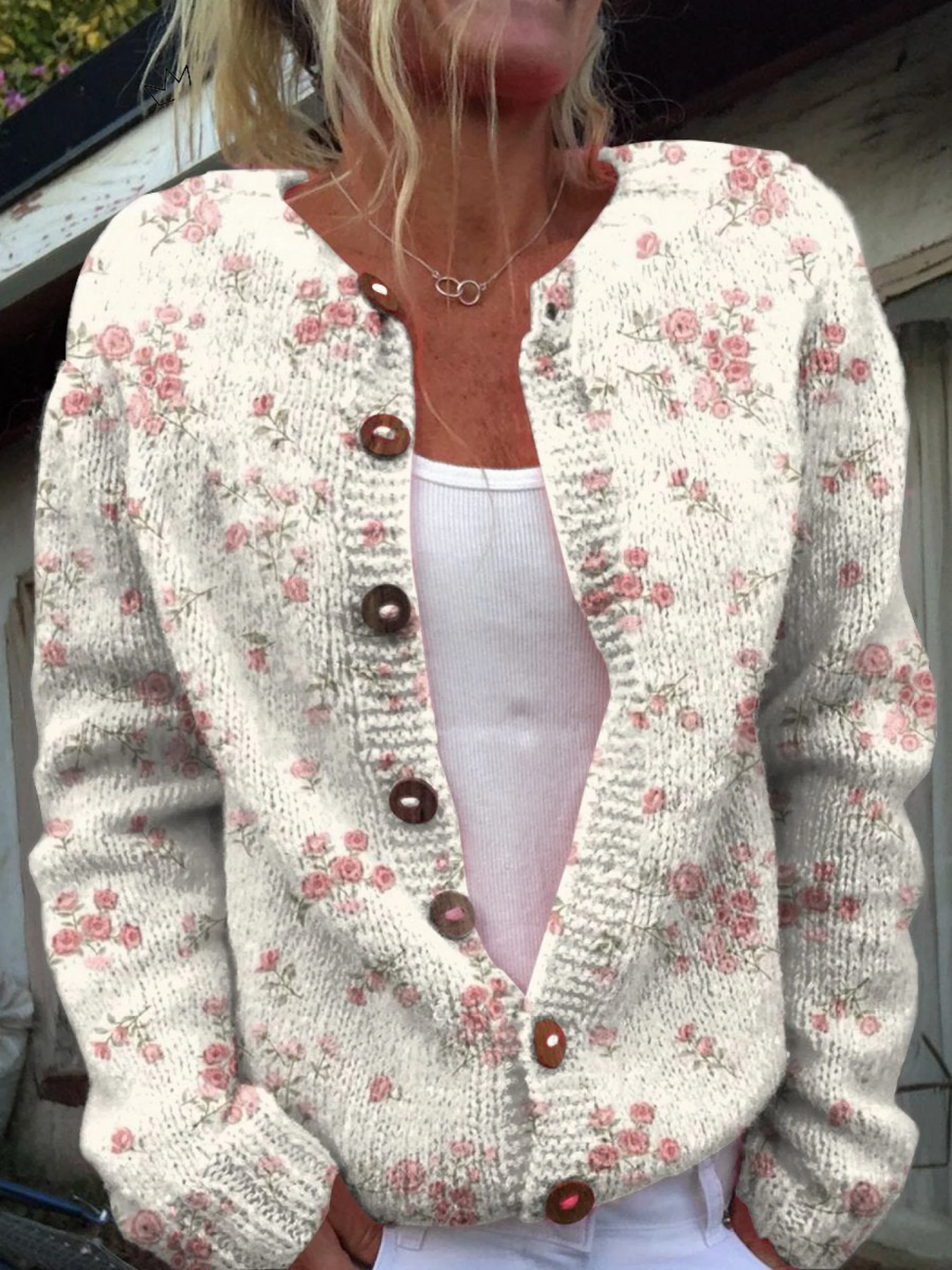 Evanthea | Knitted cardigan with tortoiseshell buttons and rose pattern