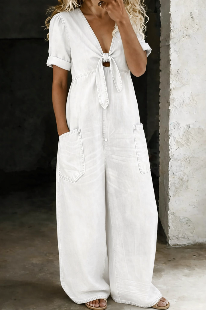 Naya | Short jumpsuit with short sleeves and V-neck