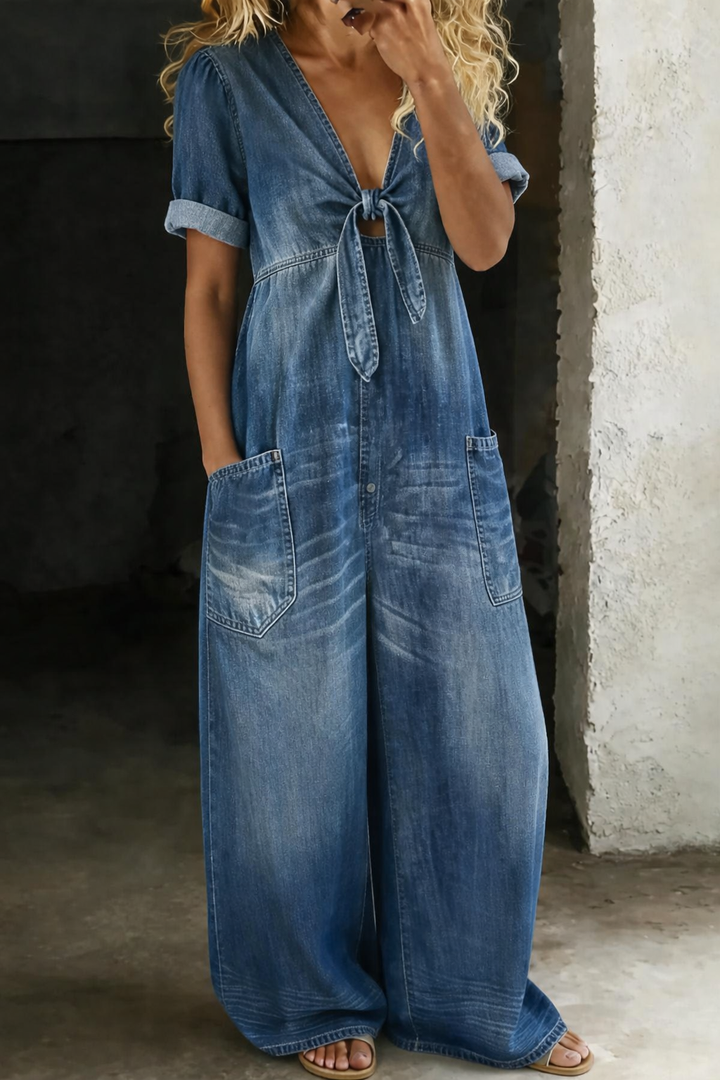 Naya | Short jumpsuit with short sleeves and V-neck