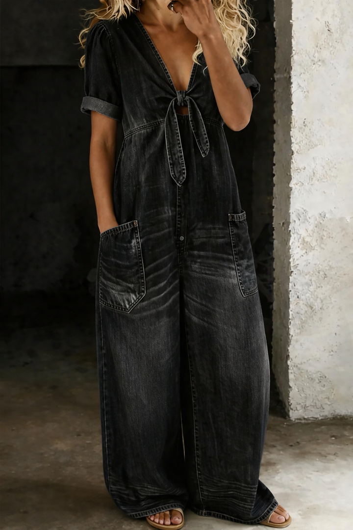 Naya | Short jumpsuit with short sleeves and V-neck