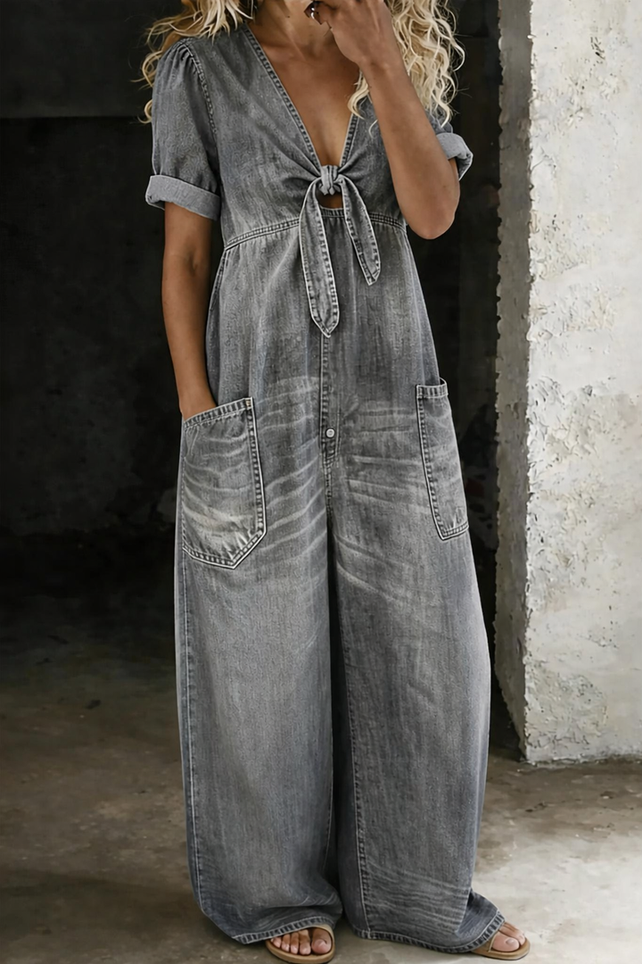 Naya | Short jumpsuit with short sleeves and V-neck